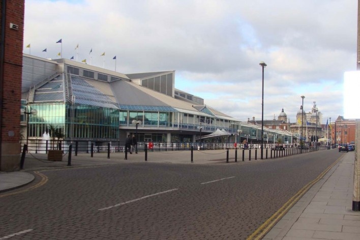 Atualmente, um terço de suas lojas do Princes Quay Shopping Centre encontra-se fechado; os planos de expansão, orçados em £ 200 milhões e aprovados pelas autoridades locais, foram cancelados, em 2010, devido à crise econômico-financeira de 2008<br />foto André Fontan Köhler 