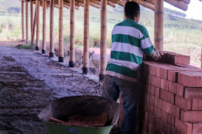 Taller de Confección Amairis, proceso, San Isidro, Colombia. Taller Ruta 4<br />Foto Joan Pulgarin 