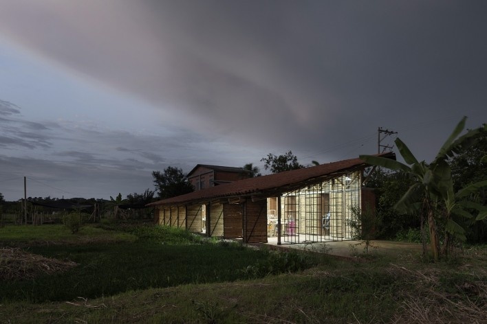 Taller de Confección Amairis, San Isidro, Colombia. Taller Ruta 4<br />Foto Federico Cairoli 