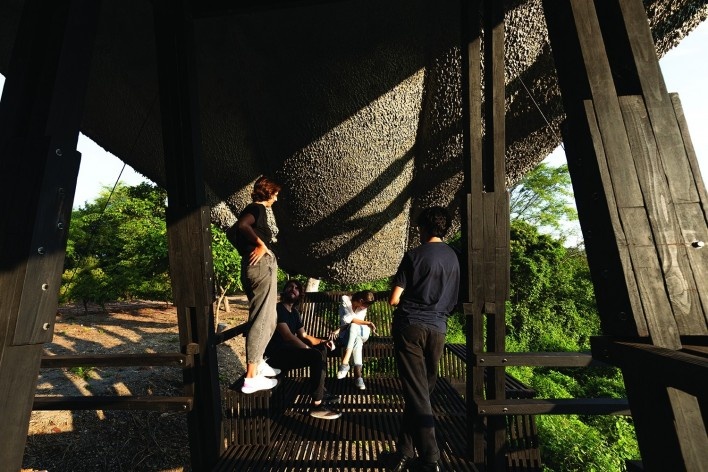 Learning Viewpoint, Cerro Blanco Protected Forest, Guayaquil, Ecuador, 2022. Architects David Barragán, Pascual Gangotena, Maríaluisa Borja and Esteban Benavides (authors) / Al Borde<br />Foto/photo Jag Studio 
