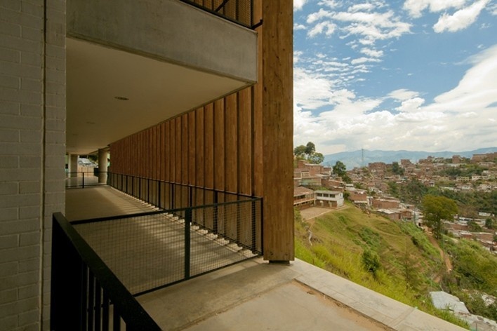 Colegio Santo Domingo Savio. Medellín, Colombia. 2008<br />Foto Felipe Campuzano 