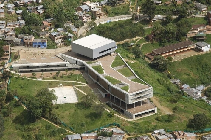 Colegio Santo Domingo Savio. Medellín, Colombia. 2008<br />Foto Luis Adriano Ramírez 