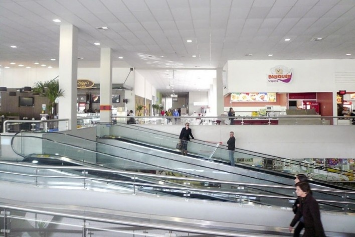 Supermercado Angeloni, Criciúma, 1976-1978 (original) e 2009-2011 (reforma e ampliação). Douglas Piccolo Arquitetura<br />Foto Cinara Piccolo 