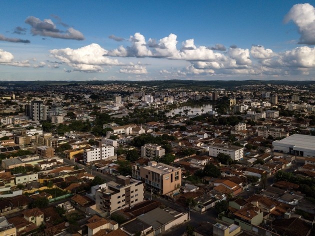 Estúdios Ouro Preto, Sete Lagoas MG Brasil, 2016. Arquitetos Carlos Alberto Maciel e Ulisses Mikhail Jardim Itokawa / Arquitetos Associados<br />Foto Leonardo Finotti 