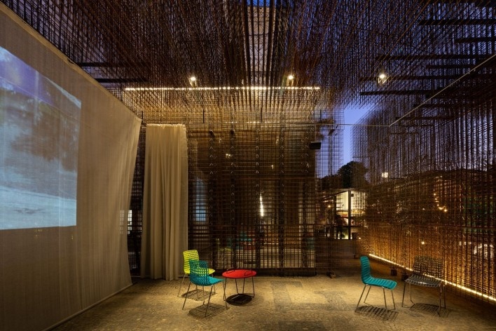 Pavilhão Nuvem ArcelorMittal na Casacor MG 2018, Belo Horizonte MG Brasil, 2018. Arquitetos Rafael Gil, Carolina Miguez, Filipe Silva Gonçalves e Marcos Vinicius Lourenço / Arquitetos Associados<br />Foto Gabriel Castro 