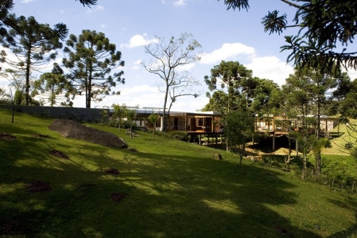 Casa Grelha, Serra da Mantiqueira SP. Forte, Gimenes & Marcondes Ferraz Arquitetos, 2007<br />Foto Leonardo Finotti 