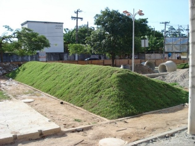 Vista da Praça Catatau - morrotes<br />Imagem dos autores do projeto 