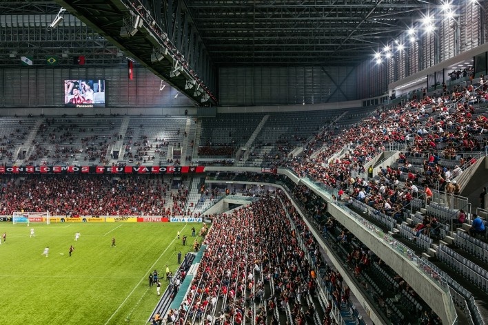 Complexo Esportivo e Cultural Clube Atlético Paranaense, Curitiba. Arquiteto Carlos Arcos<br />Foto Nelson Kon 
