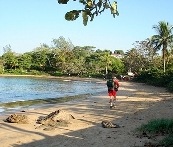 Passagem por uma das Três Praias (9 jun. 2007) [Foto Dino Rodrigues Santos]