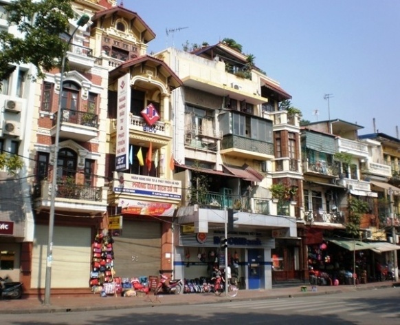 Hanói, edificações na Av. Dinh Tien Hoang<br />Fotos LMBO 