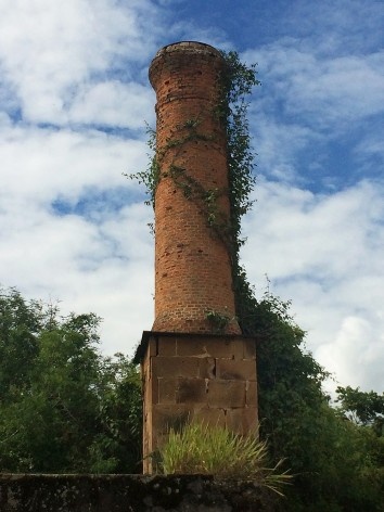 Chaminé de um dos altos fornos na Fazenda Ipanema em Iperó SP<br />Foto Bianca Siqueira Martins Domingos 