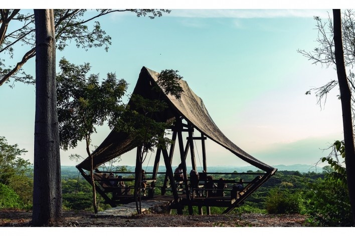 Learning Viewpoint, Cerro Blanco Protected Forest, Guayaquil, Ecuador, 2022. Architects David Barragán, Pascual Gangotena, Maríaluisa Borja and Esteban Benavides (authors) / Al Borde<br />Foto/photo Jag Studio 