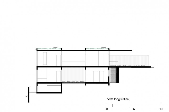 Casa da Lagoa, corte longitudinal, Florianópolis SC Brasil, 2019. Arquitetos Francisco Fanucci e Marcelo Ferraz / Brasil Arquitetura<br />Imagem divulgação  [Acervo Brasil Arquitetura]