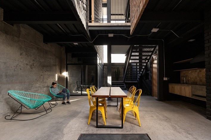 Edifício Goya, San Cayetano, Loja, Equador, 2021. Arquitetos Tatiane Corsi Garcia, David Arias Polo e Daniel Arias Polo (autores) / Bearq<br />Foto/ photo Jag Studio 