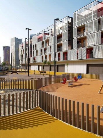 Conjunto Habitacional Fira de Barcelona – L’Hospitalet de Llobregat, fachada sul, Barcelona 2009. ONL Arquitectura<br />Foto Gianluca Giaccone 