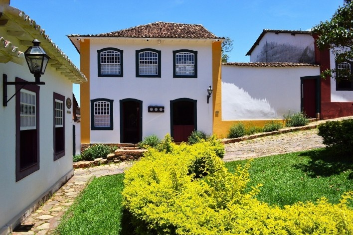 Sobrado construído em adobe, pau a pique e taipa de pilão, Tiradentes MG, 2014<br />Foto Elio Moroni Filho 