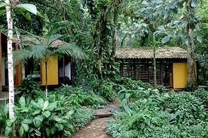 Vista do conjunto dos 3 módulos de edificação a partir do acesso principal<br />Imagem dos autores do projeto 