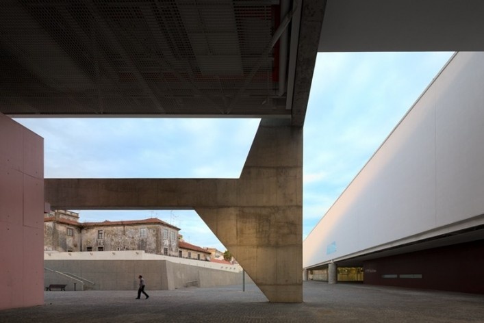 Museu Nacional dos Coches, relação do conjunto com o entorno, Lisboa. Arquiteto Paulo Mendes da Rocha, MMBB arquitetos e Bak Gordon arquitetos<br />Foto Fernando Guerra  [FG+SG Architectural Photography]