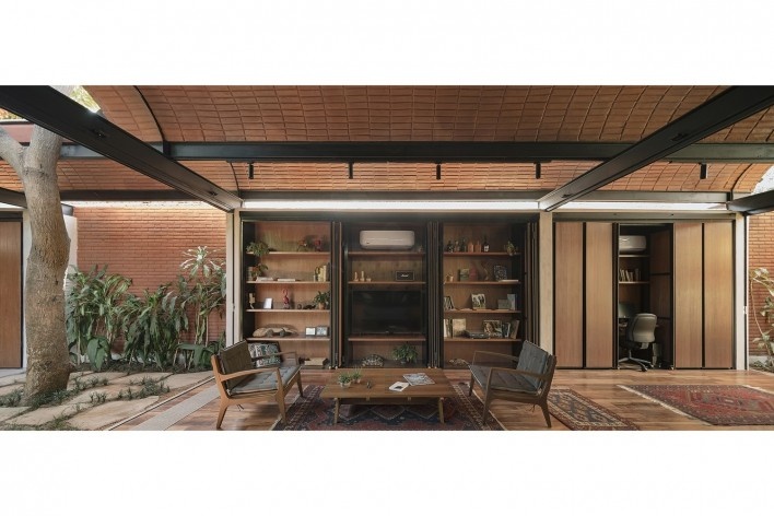 Casa Intermedia, Assunção, Paraguai, 2021. Arquitetos Horacio Cherniavsky, Viviana Pozzoli, Gabriela Ocampos, Franco Pinazzo e Rolph Vuyk (autores) / Equipo de Arquitectura<br />Foto Frederico Cairoli 