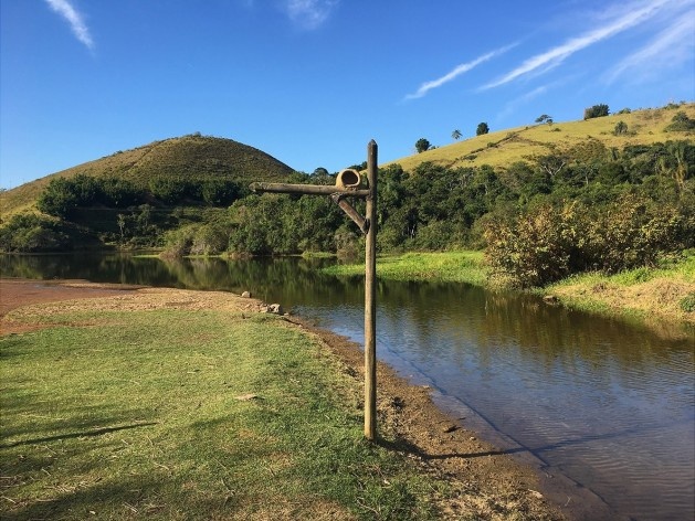 Coexistência entre a paisagem e as águas da barragem de Ribeirão das Lajes<br />Foto Dayane Caputo Camacho Lopes, 2019 