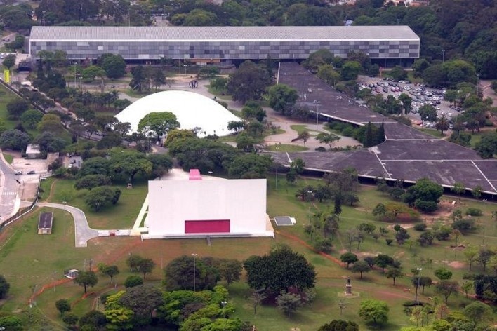 Oca, Teatro, Pavilhão da Bienal e marquise, Parque do Ibirapuera, São Paulo SP. Arquiteto Oscar Niemeyer, 1954<br />Foto Nelson Kon 
