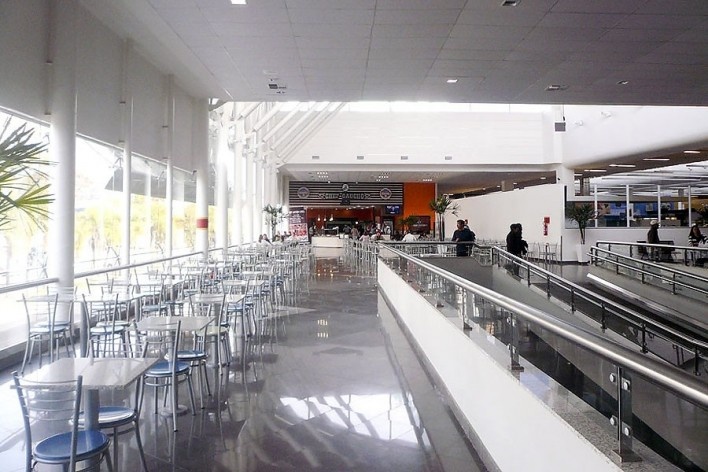 Supermercado Angeloni, Criciúma, 1976-1978 (original) e 2009-2011 (reforma e ampliação). Douglas Piccolo Arquitetura<br />Foto Cinara Piccolo 