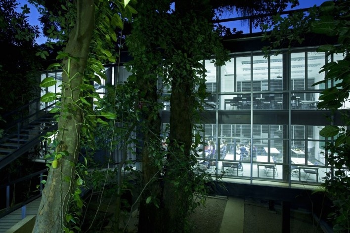 Edifício Beta, Campus da PUC-Rio, Rio de Janeiro. Arquitetos Marcos Favero, Andres Passaro e Diego Portas<br />Foto Fran Parente 