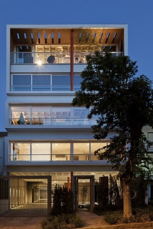 Fachada Noturna<br />Foto André Cavalheiro 