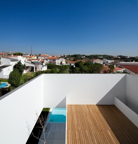 Casa no Juso. Projeto ARX Portugal + Stefano Riva, 2011<br />Foto Fernando e Sérgio Guerra 