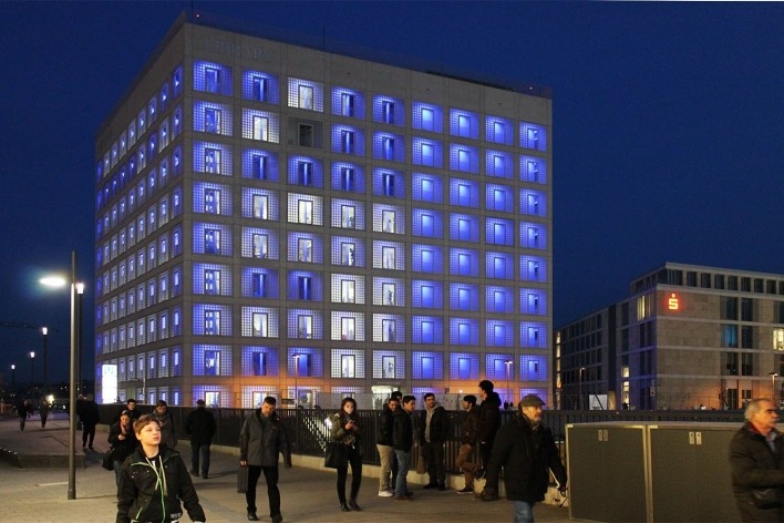 Biblioteca Municipal de Stuttgart, vista noturna. Arquiteto Young Yi<br />Foto Luiz Antonio Lopes de Souza 