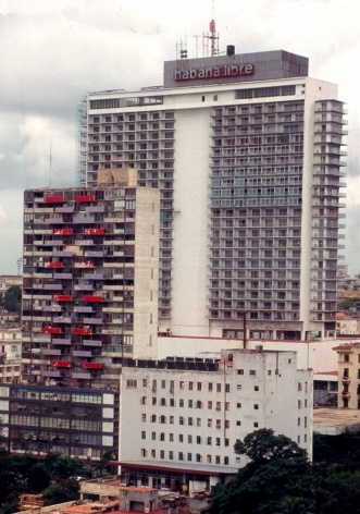 O centro “hedonista” da Havana no bairro do Vedado. O hotel Habana Libre, ex- Havana Hilton dos anos 1950<br />Foto Roberto Segre 