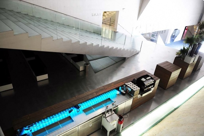 Casa da Música, bar, Porto, 2005. Arquitetos Rem Koolhaas e Ellen van Loon / OMA<br />Foto Junancy Wanderley 