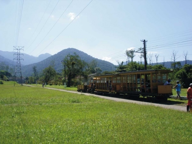 Bertioga, trilhos de acesso à Vila de Itatinga<br />Foto Denise Fernandes Geribello, mar. 2003 