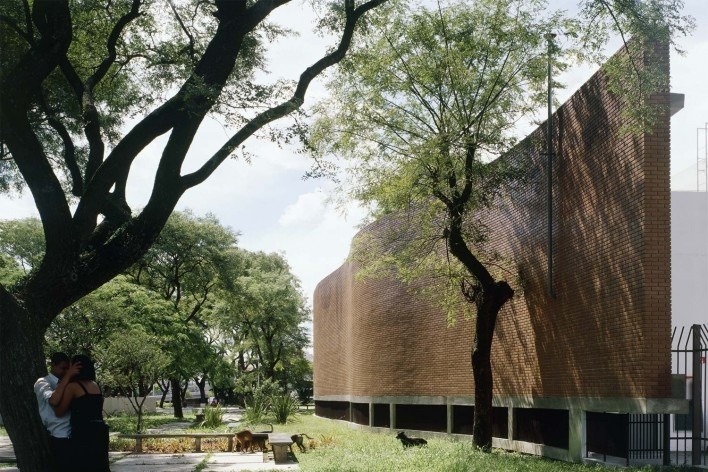 Núcleo de Arquitetura, Terminal de ônibus Lapa, São Paulo, 2003<br />Foto Nelson Kon 