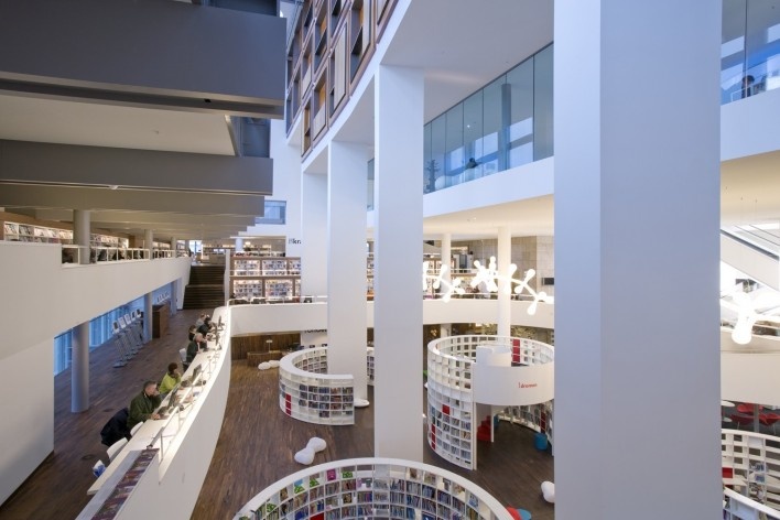 Biblioteca Pública de Amsterdã, Holanda. Jo Coenen & Co Architekten. 2007<br />foto Arjen Schmitz 