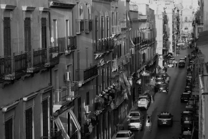 Vista de avenida no centro da cidade de Trapani. Trapani, Itália. Agosto/2010<br />Foto Francisco Alves 