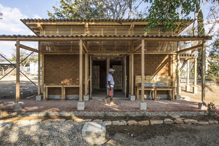 Centro de Cultura y Ecología Quiané, Santa Catarina Quiané, Oaxaca, México, 2020. Atarraya Taller de Arquitectura; DesignBuild Studio; Universidad de Ciencias Aplicadas de Múnich; Frente por la Defensa de la Tierra; Comunidad de Santa Catarina Quiané y Ca<br />Foto Paulina Ojeda 