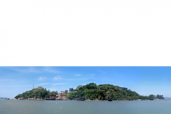 Lado leste da Ilha de Anhatomirim, Governador Celso Ramos SC<br />Foto Victor Hugo Mori 