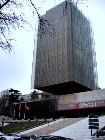 Edifício de empresa seguradora, no Paseo de la Castellana<br />Foto Ana Paula Medeiros 