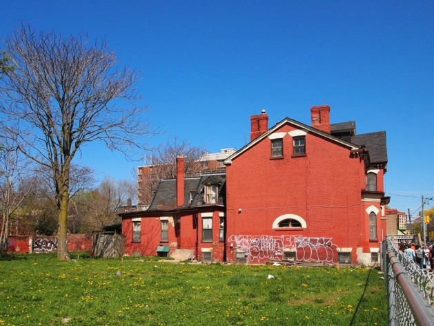 Toronto, Caminhada Guiada “Revitalization or displacement? A critical look at the idea of mixed neighbourhoods”<br />Foto Denise Fernandes Geribello 