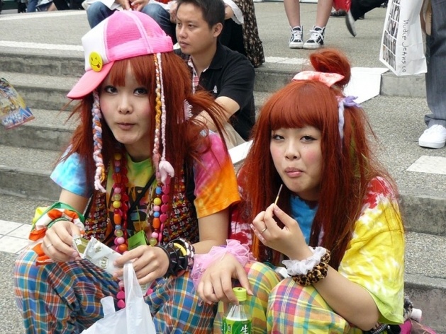 Tribos urbanas na estação de Harajuku<br />Foto Flávio Coddou 
