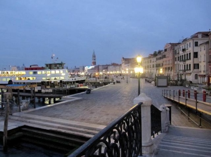 Veneza amanhecendo, Riva degli Schiavoni<br />Foto Sergio Jatobá 