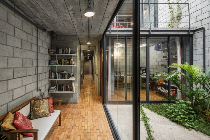 Casa Mipibu, São Paulo SP Brasil, 2015. Arquitetos Danilo Terra, Pedro Tuma e Fernanda Sakano (autores) / Terra e Tuma Arquitetos Associados<br />Foto Nelson Kon 