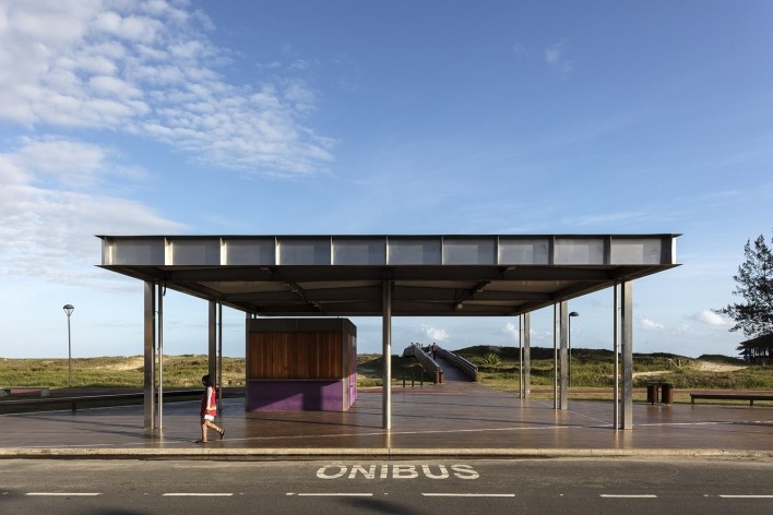 Requalificação urbana e ambiental da orla de Ilha Comprida, 2019. Arquitetos Marcos Boldarini e Lucas Nobre<br />Foto Leonardo Finotti 