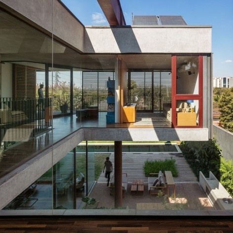 Casa Villa Lobos, 2018, São Paulo SP Brasil. Arquitetos Cristiane Muniz, Fabio Valentim, Fernanda Barbara e Fernando Viégas/ Una Arquitetos<br />Foto Nelson Kon 