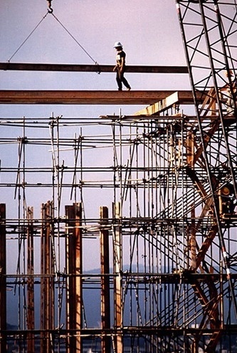 Trabalhador durante a construção do Memorial da América Latina<br />Foto Pedro Ribeiro 