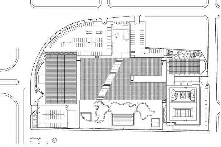 Sesc Araraquara, implantação, 2000. Arquitetos Abrahão Sanovicz e Edson Jorge Elito<br />Imagem divulgação 