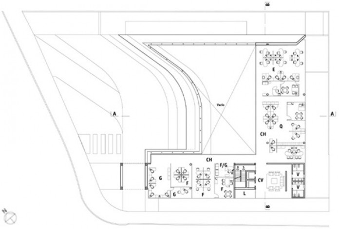 Planta 4º Pavimento
CH – Circulação Horizontal
CV – Circulação Vertical
E – Jurídico
F – Fiscalização
G – Delegacias Regionais
Q – Secretaria de Processos
L – Manutenção
V – Instalações Sanitárias<br />Imagem dos autores do projeto 