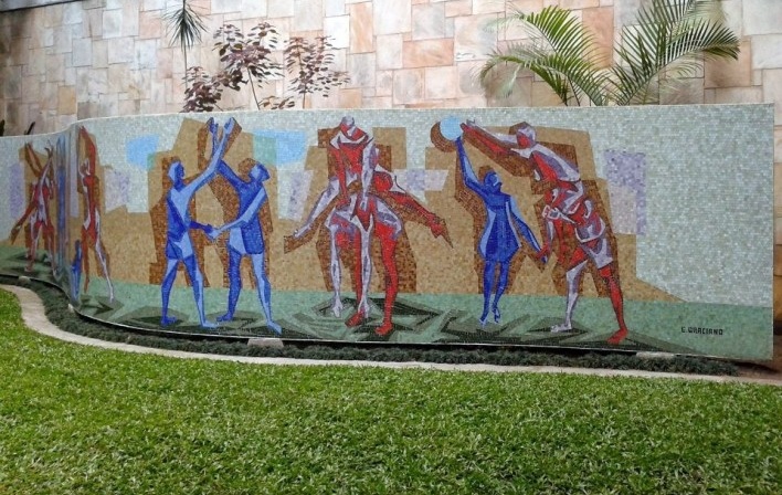 Mural de Clóvis Graciano em edifício na rua Aracajú, Higienópolis, São Paulo<br />Foto Dado Leal 