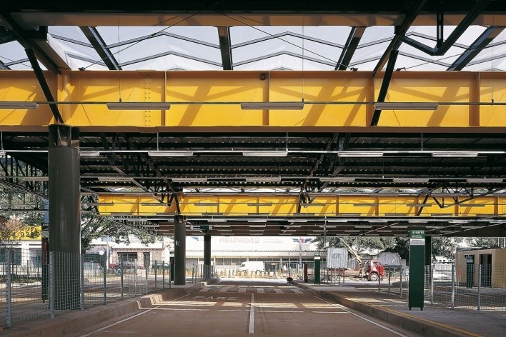 Terminal Princesa Isabel, São Paulo, 1996. Arquiteto João Walter Toscano<br />Foto Cristiano Mascaro 
